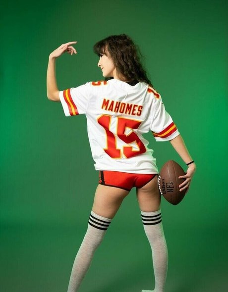 Kyonatix model porn image