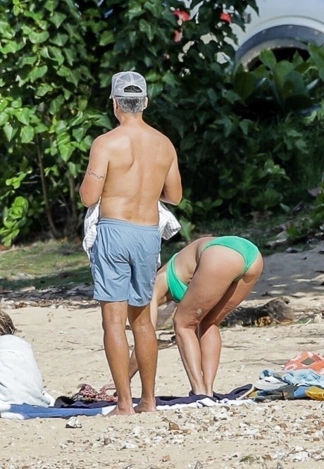 Jessica Alba art star gallery