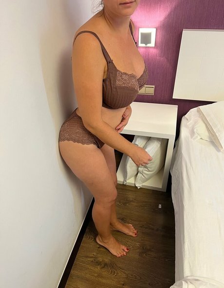 bustyxl exclusive star photos