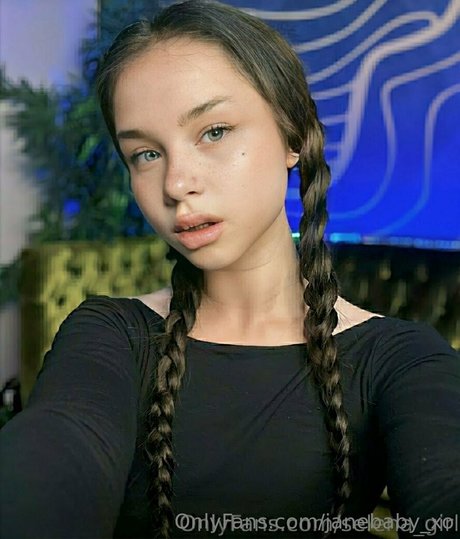 brunette petite onlyfans top gallery