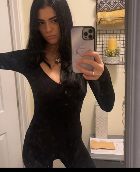 Olivia Forsbrook art star photos