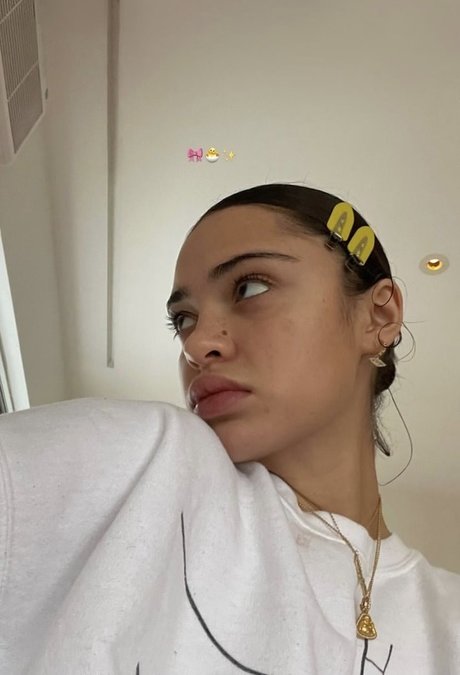 Luna Blaise art model picture