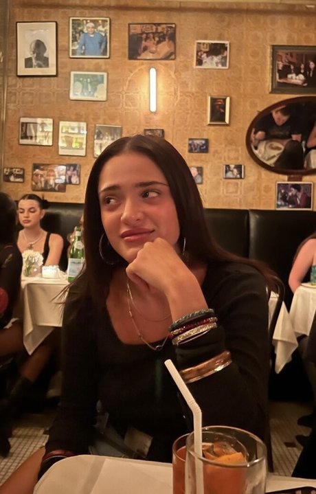 Luna Blaise star sexy picture