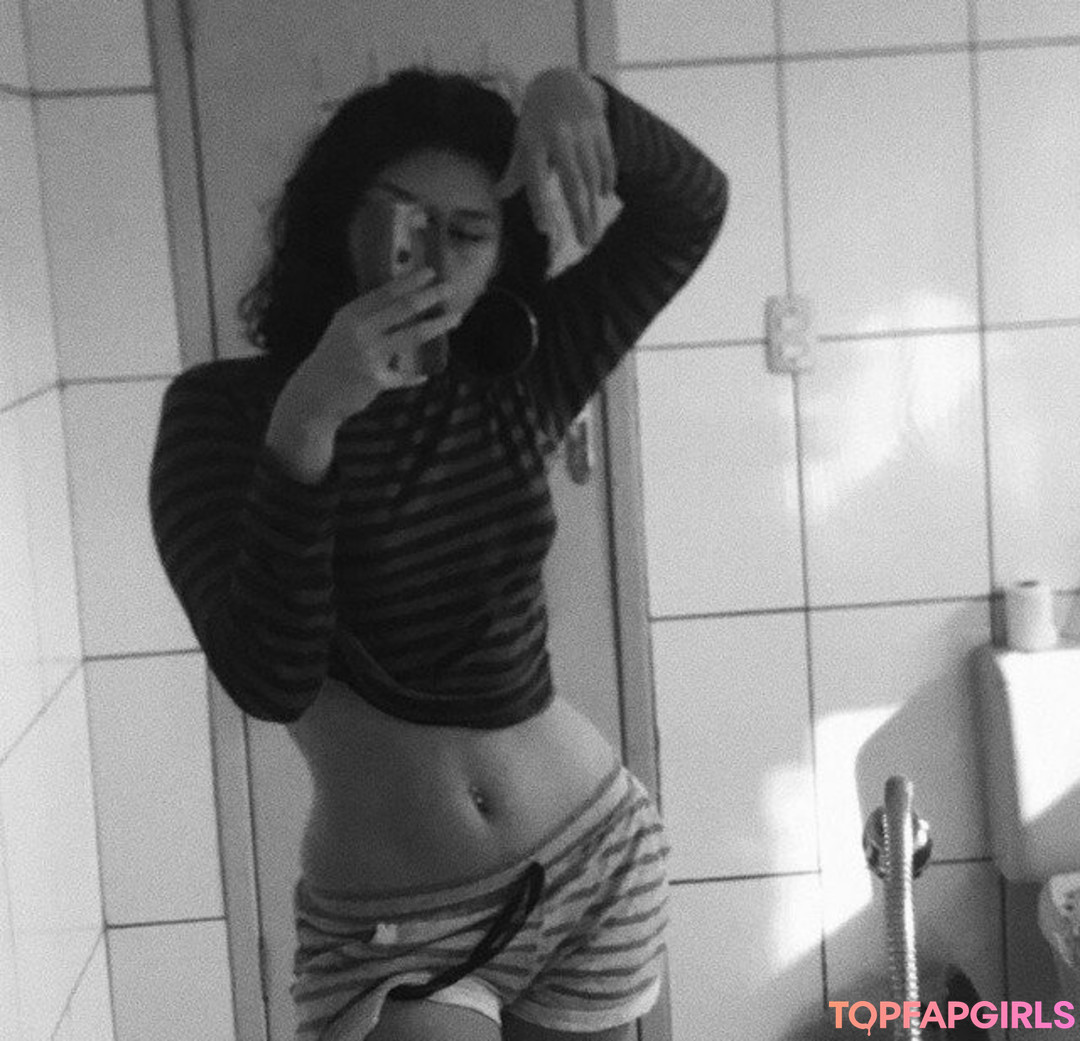 teen topless onlyfans sexy pic