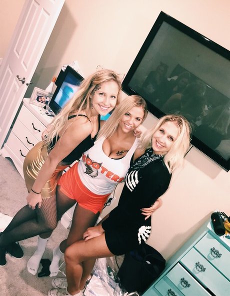 McKenna DeMoe sexy star archive