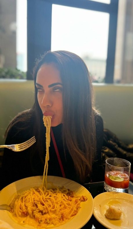 Sannatorr hot actress images