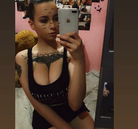 suzizvonar model porn photo