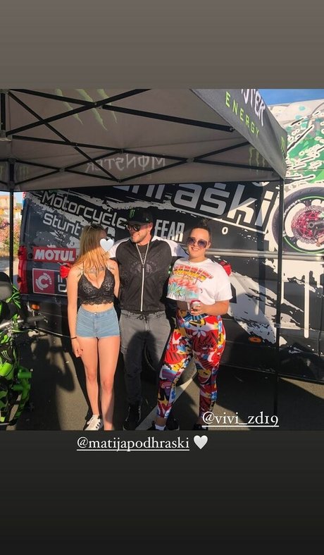 suzizvonar adult model picture