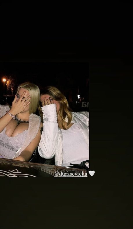 suzizvonar nudes model photo