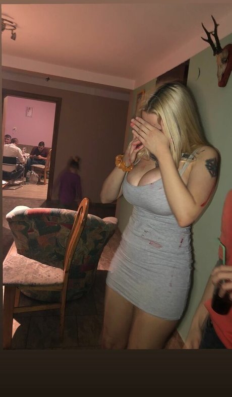 suzizvonar star nude gallery