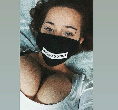 suzizvonar nude pornstar photo