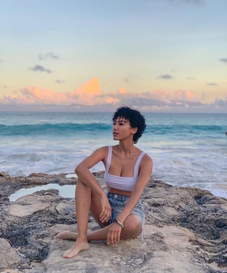 Andy Allo pretty pornstar gallery