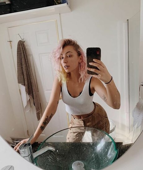 Cami Petyn star beautiful images