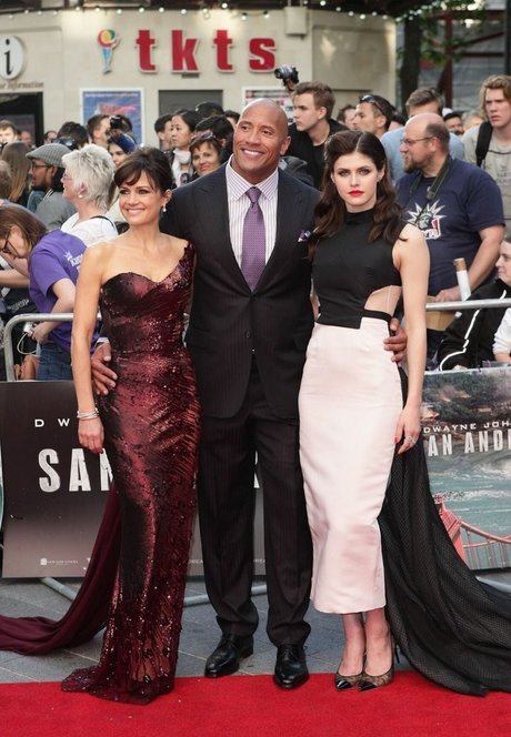 Alexandra Daddario beautiful actress photos