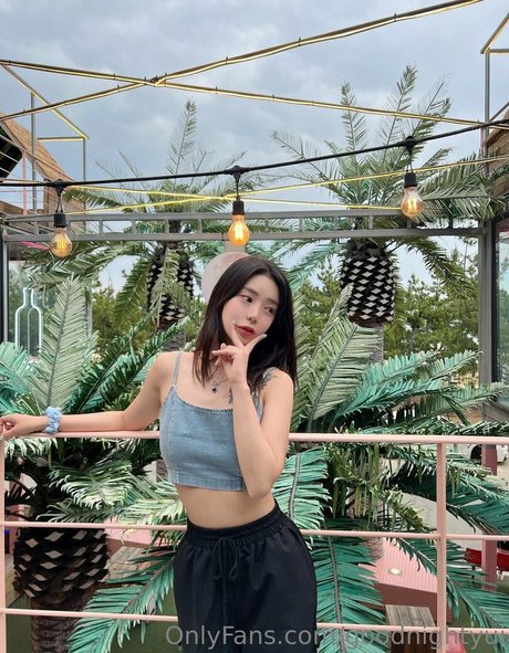 goodnightyui model sex photo