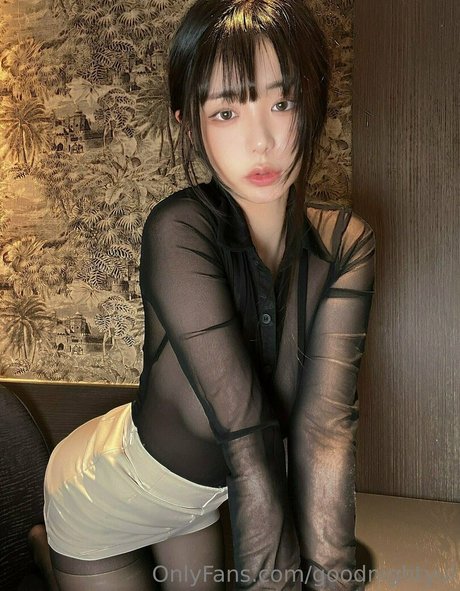 goodnightyui nude actress img