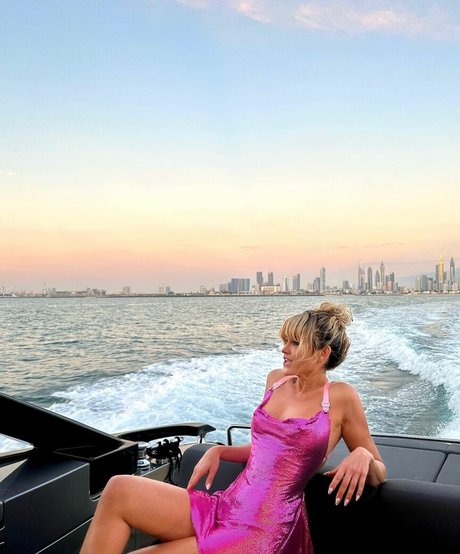 Ashley Roberts beautiful model image