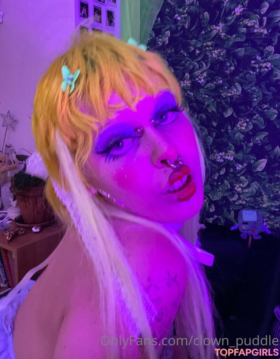 wormsinmyclownsuit model best picture
