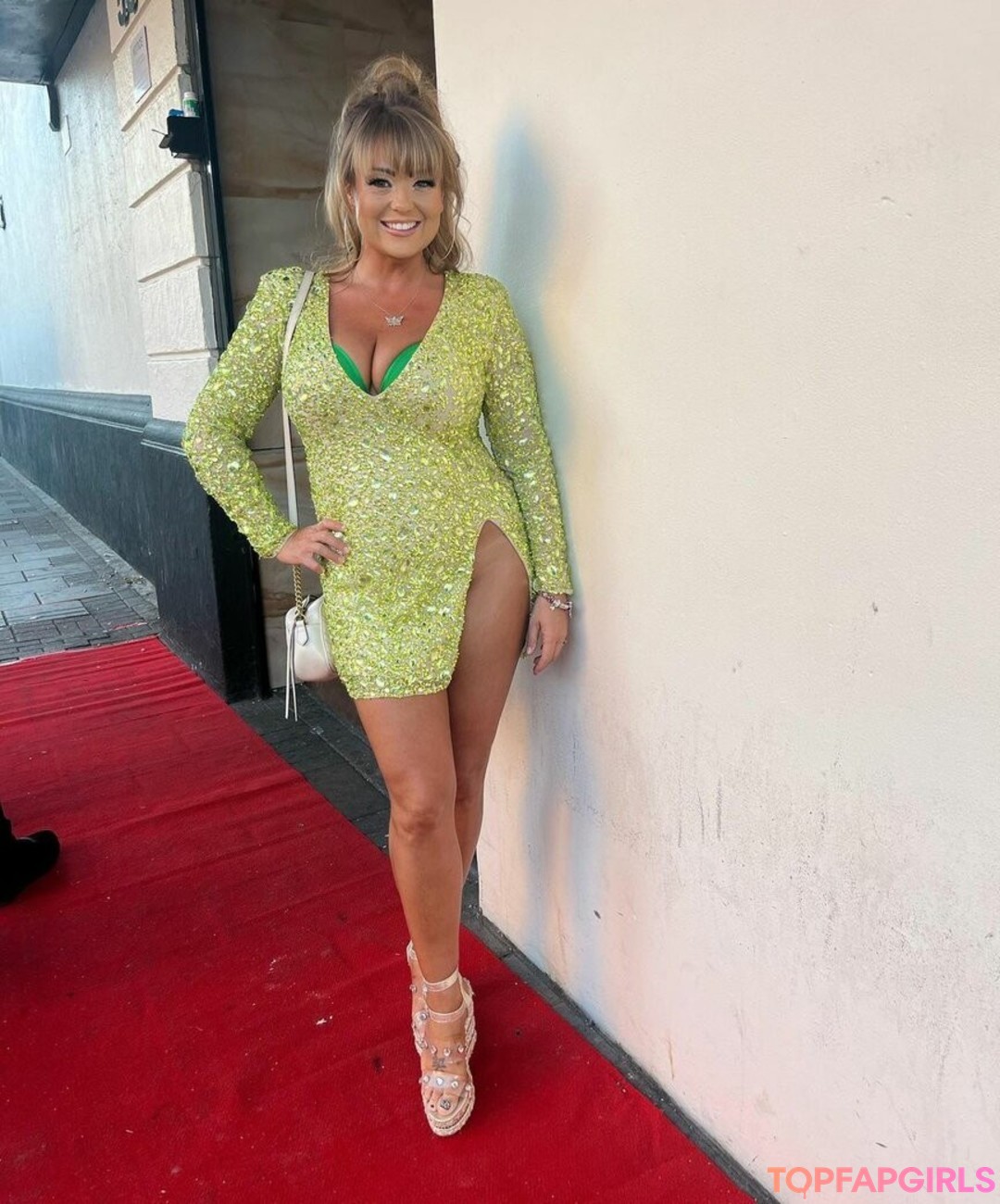 Danielle Nicholls porn model gallery