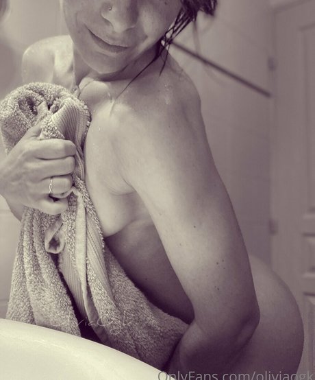 oliviaogk high quality pornstar pic