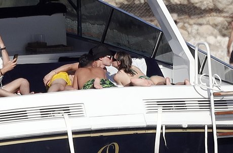 curvy lesbian onlyfans art naked pics