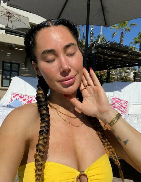 TrainWithTay erotic pornstar galleries