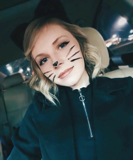 female influencer onlyfans xxx gallery