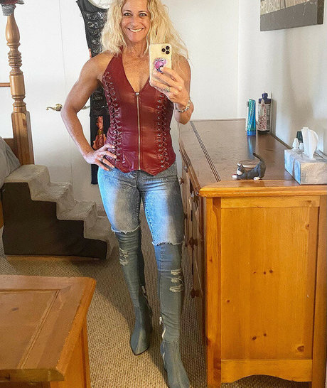 Brooke Baker naked actress img