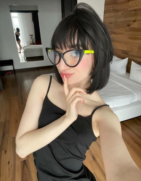 sandrateilorr xxx star pictures