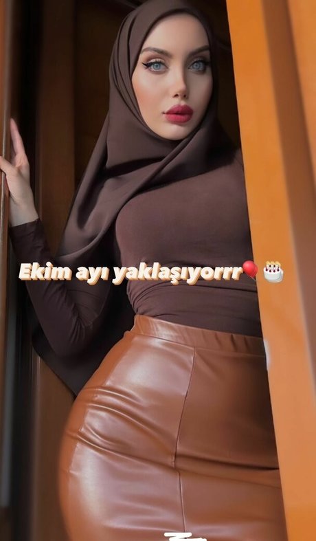 sariikubraa xxx actress photo