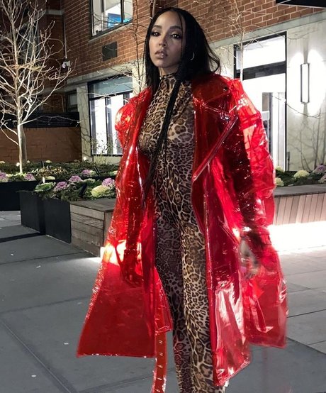 busty teen onlyfans xxx pictures