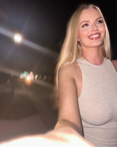 ZiennaEve exclusive model images