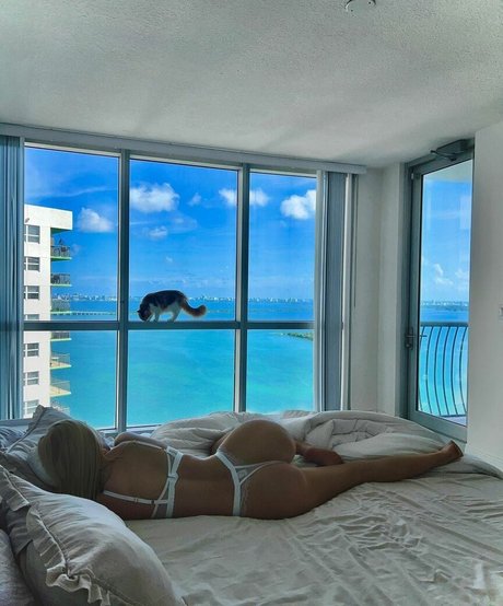 ZiennaEve top profile image