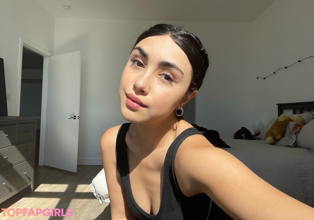 Alexa Mansour nice actress photos