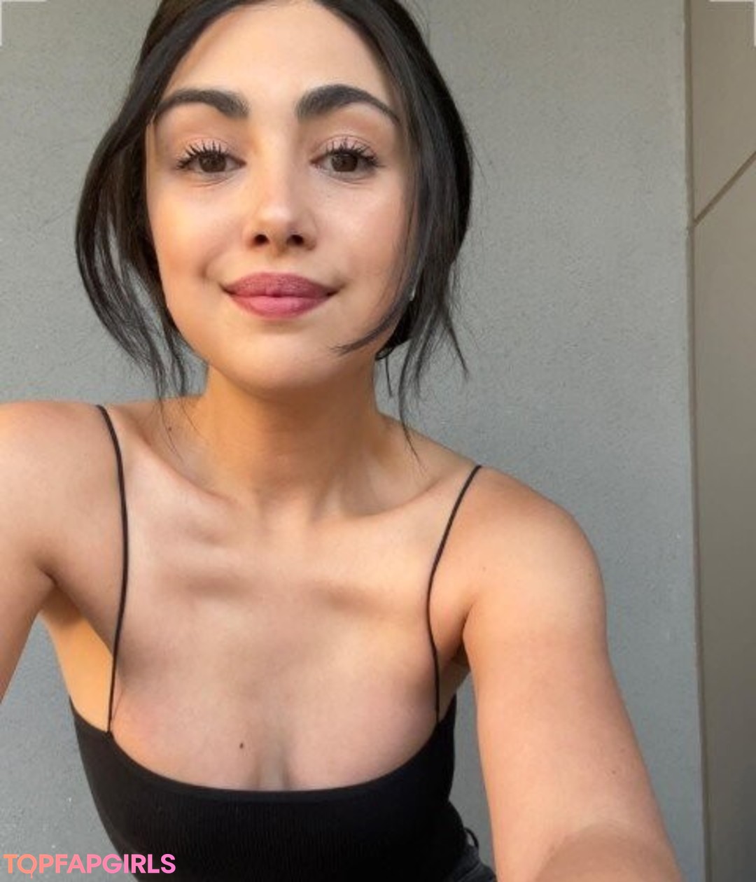 Alexa Mansour pretty star images