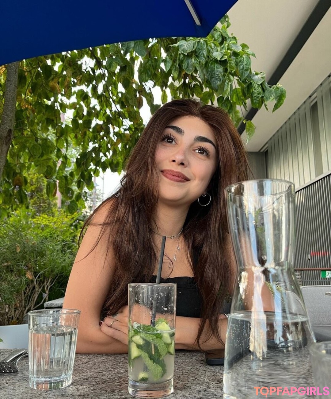 Alexa Mansour nice actress photos