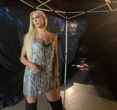 Charlotte Flair star hot pic