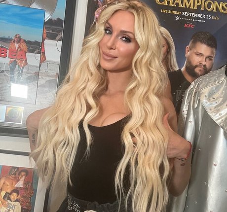 Charlotte Flair star nude pictures