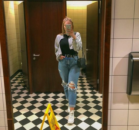 Isabella Dorta model sexy pics