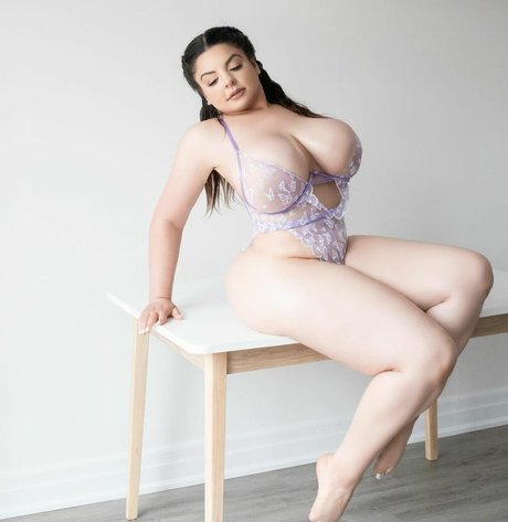 iloveteniah naked pornstar galleries