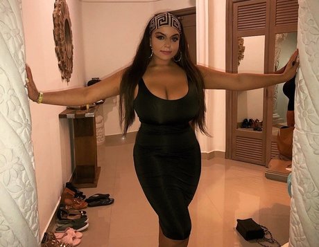 iloveteniah star hot gallery