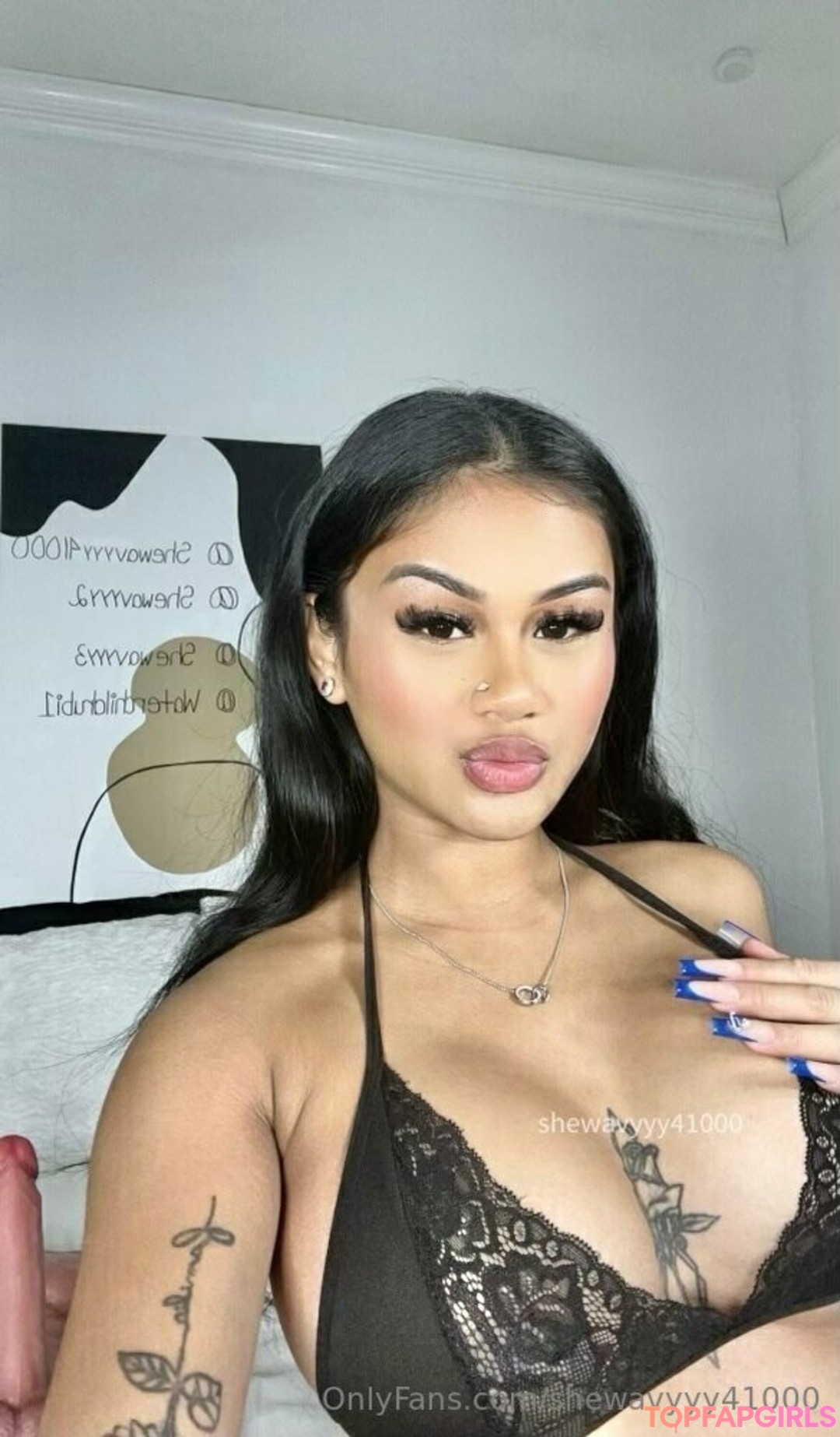 shewavyyy41000 erotic star photos