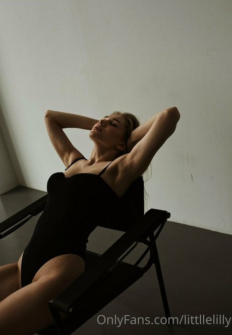 lilyy star hot model gallery