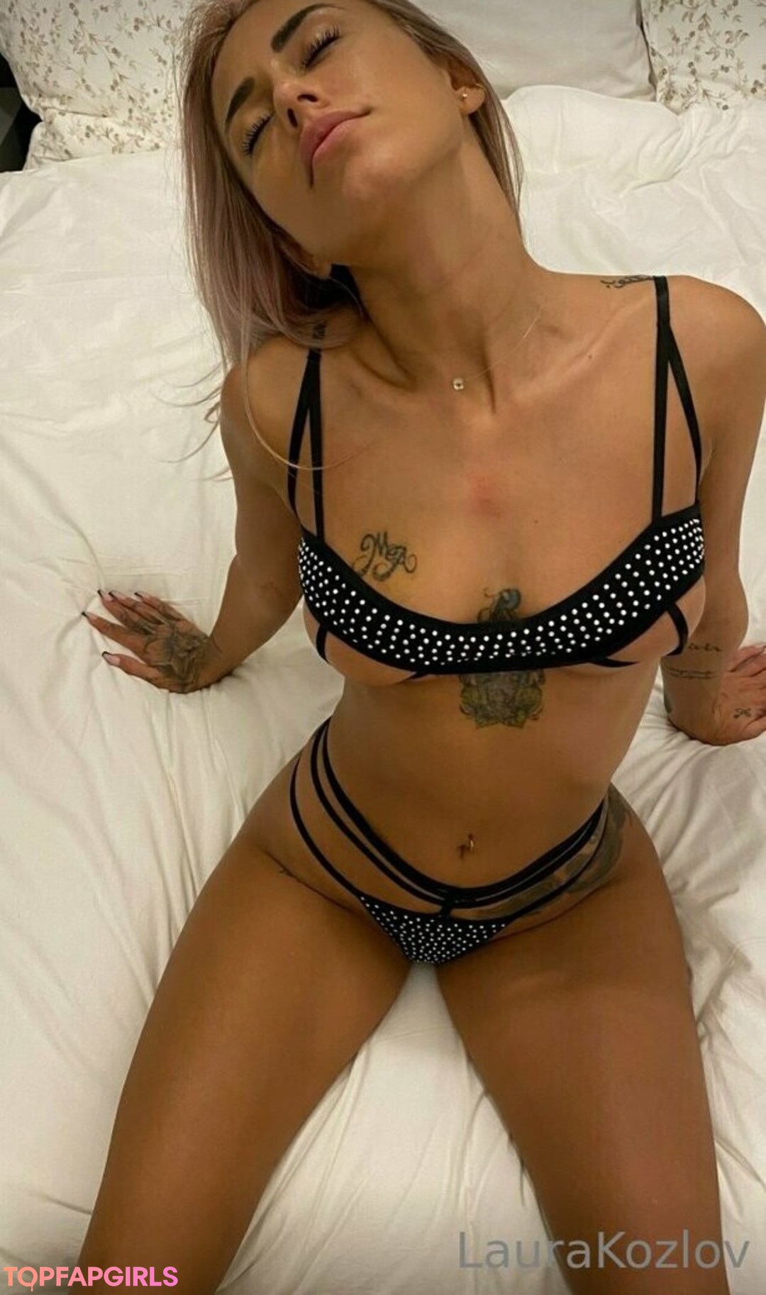 chubby small tits onlyfans pornographic image
