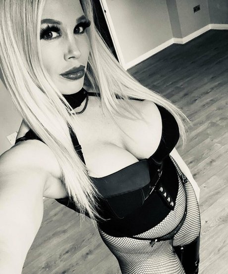 rebeccamorefree pornstar naked picture