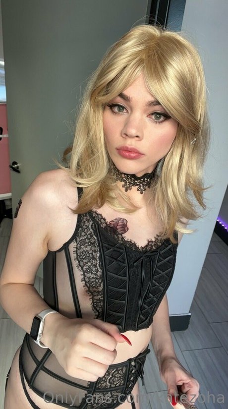 katezoha hot actress img