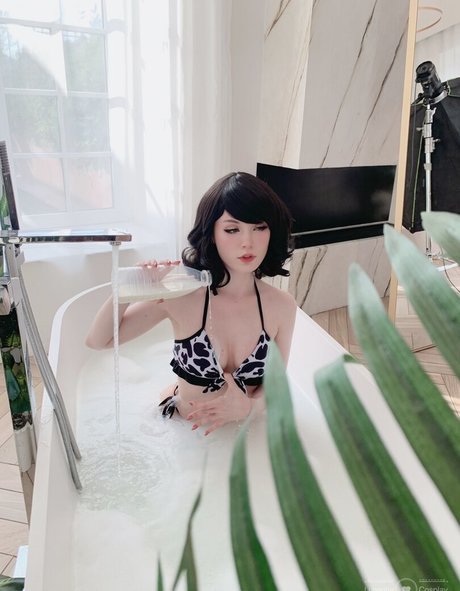 Lunaritie naked model images