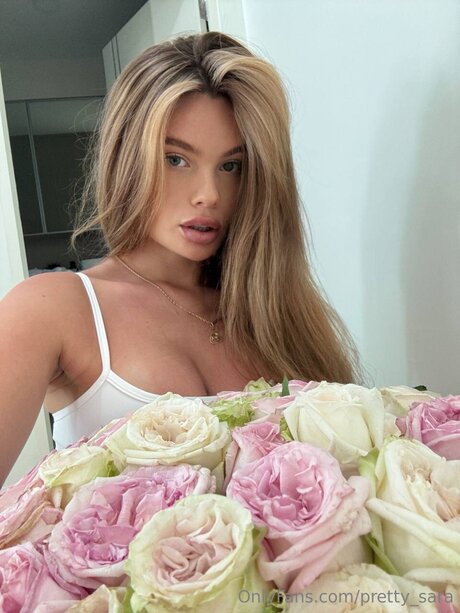 Pretty Sara pornstar image