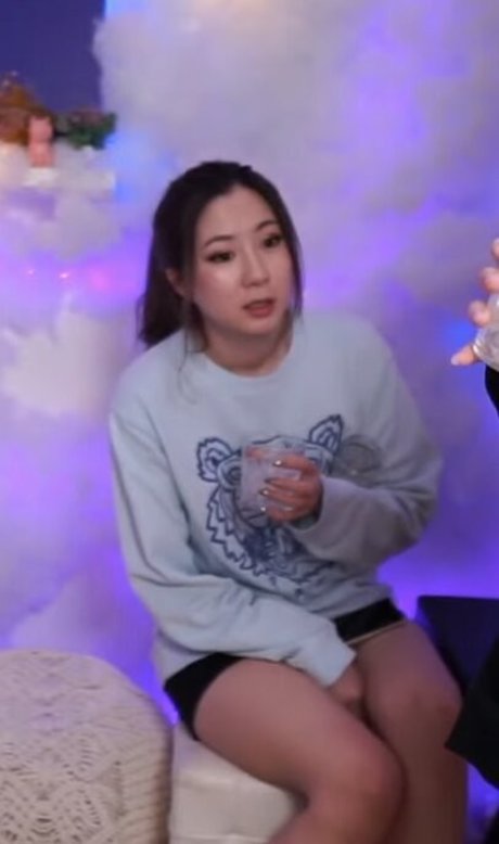 Fuslie star sexy photos