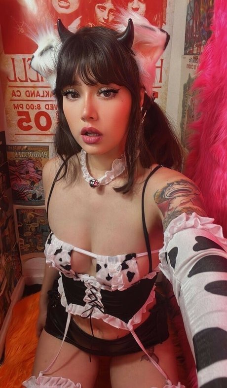 Oxillery model porn pic